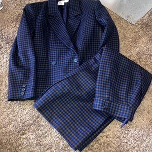 Jones New York Women's 100% wool Blue and Black Checkered 2pc Suit SZ 10